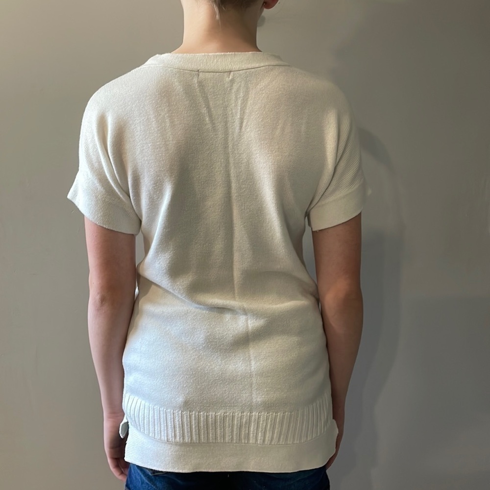 RW&CO. Knit Short Sleeve High-Low Hem Artsy Embroidered Sweater Size XS/S - Picture 2 of 4